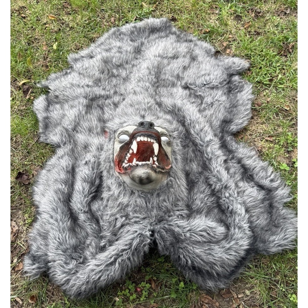 Spirit Halloween Scary Werewolf Rug Growls Rare motion activated no‎ glow eyes